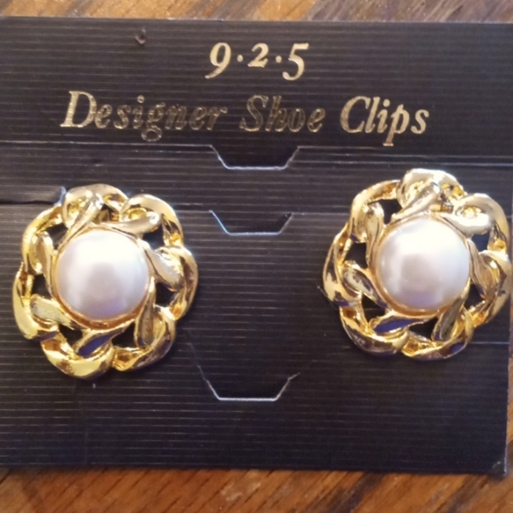 9•2•5 Designer Shoe Clips